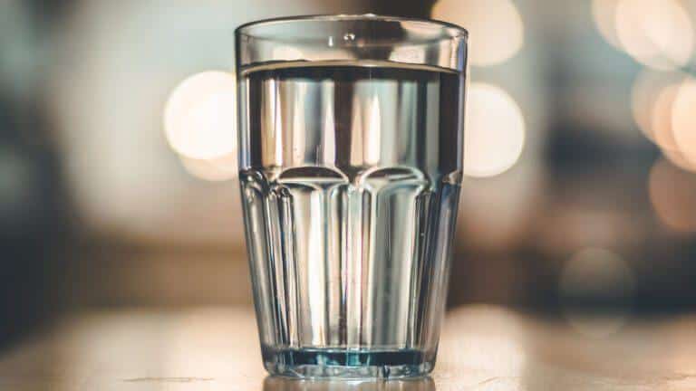 Benefici di bere abbastanza acqua